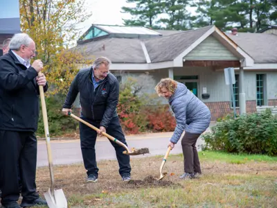 From right to left: Lake of Bays Library Board Chair Cathy Vanclieaf and Mayor Terry Glover turning sod for the groundbreaking ceremony.